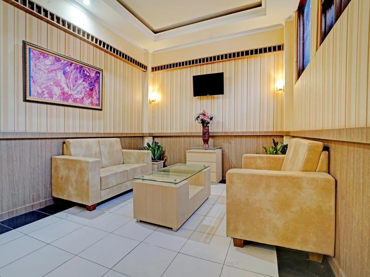 Oyo 3953 Hotel Catellya II Cipaku Bandung Eksteriør bilde