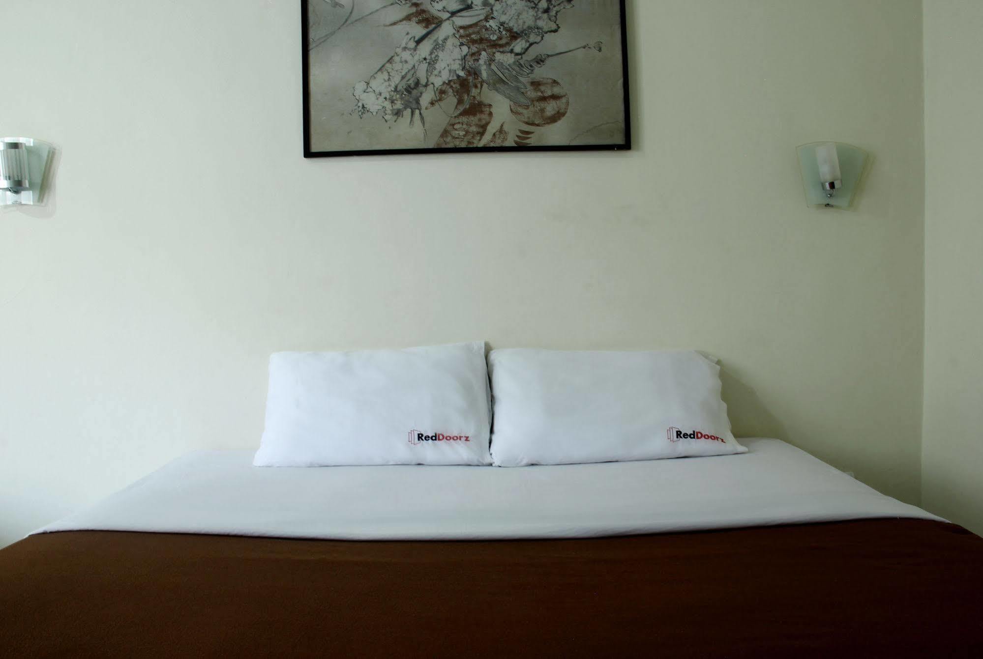 Oyo 3953 Hotel Catellya II Cipaku Bandung Eksteriør bilde