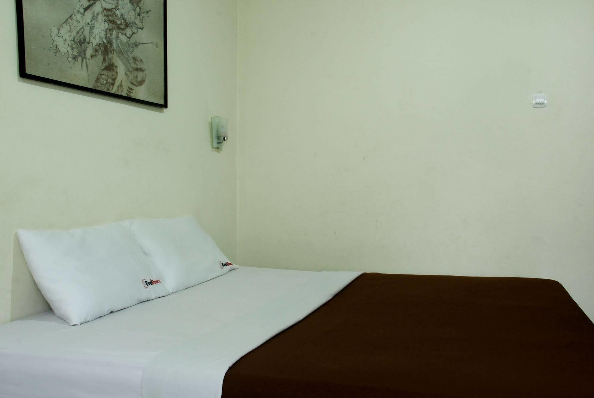 Oyo 3953 Hotel Catellya II Cipaku Bandung Eksteriør bilde