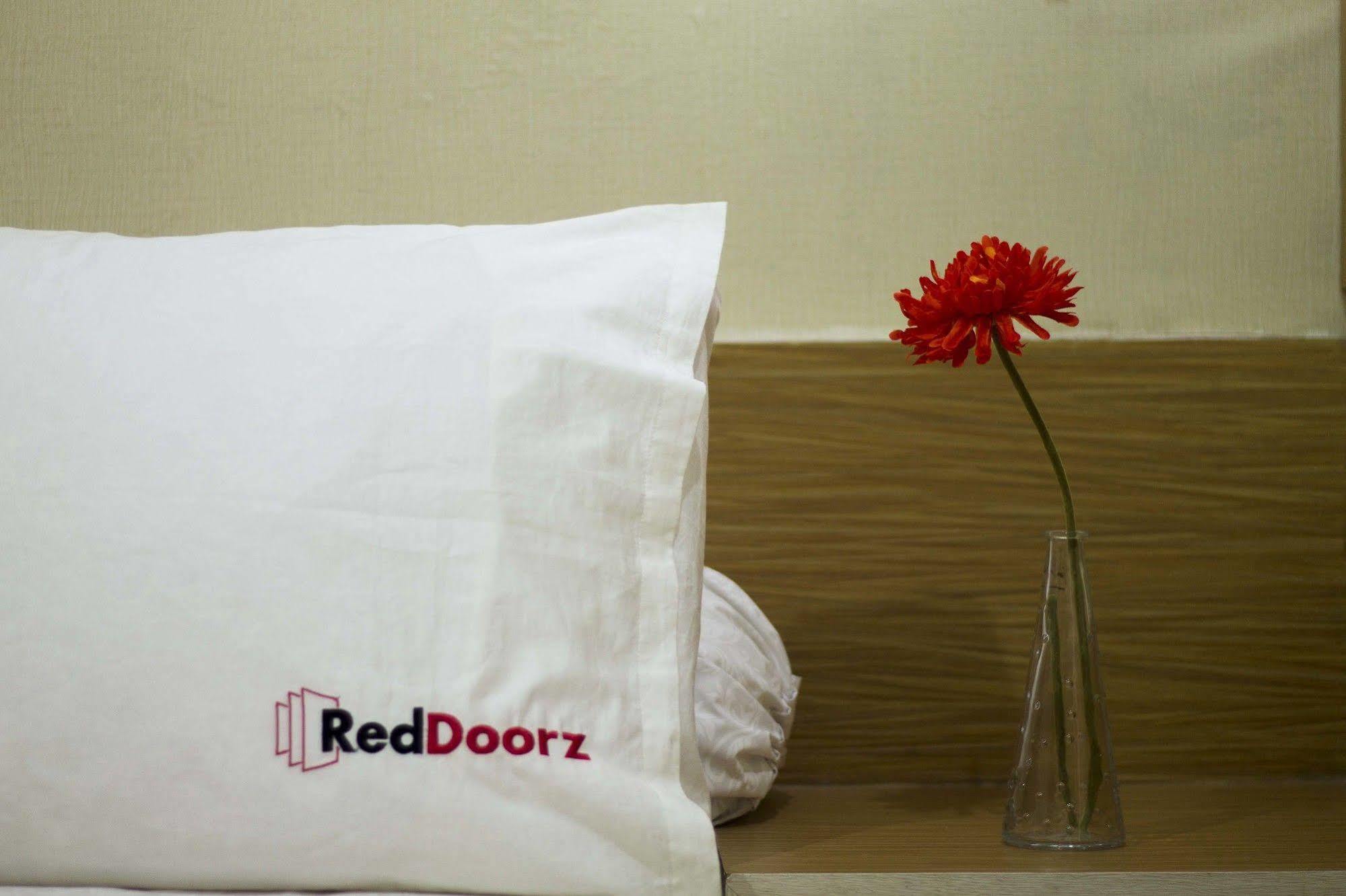 Oyo 3953 Hotel Catellya II Cipaku Bandung Eksteriør bilde