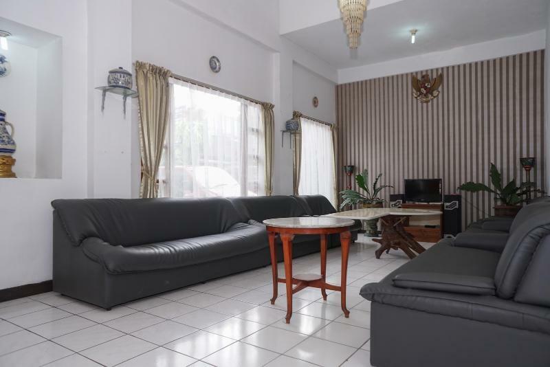 Oyo 3953 Hotel Catellya II Cipaku Bandung Eksteriør bilde
