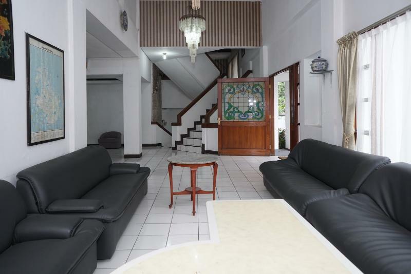 Oyo 3953 Hotel Catellya II Cipaku Bandung Eksteriør bilde