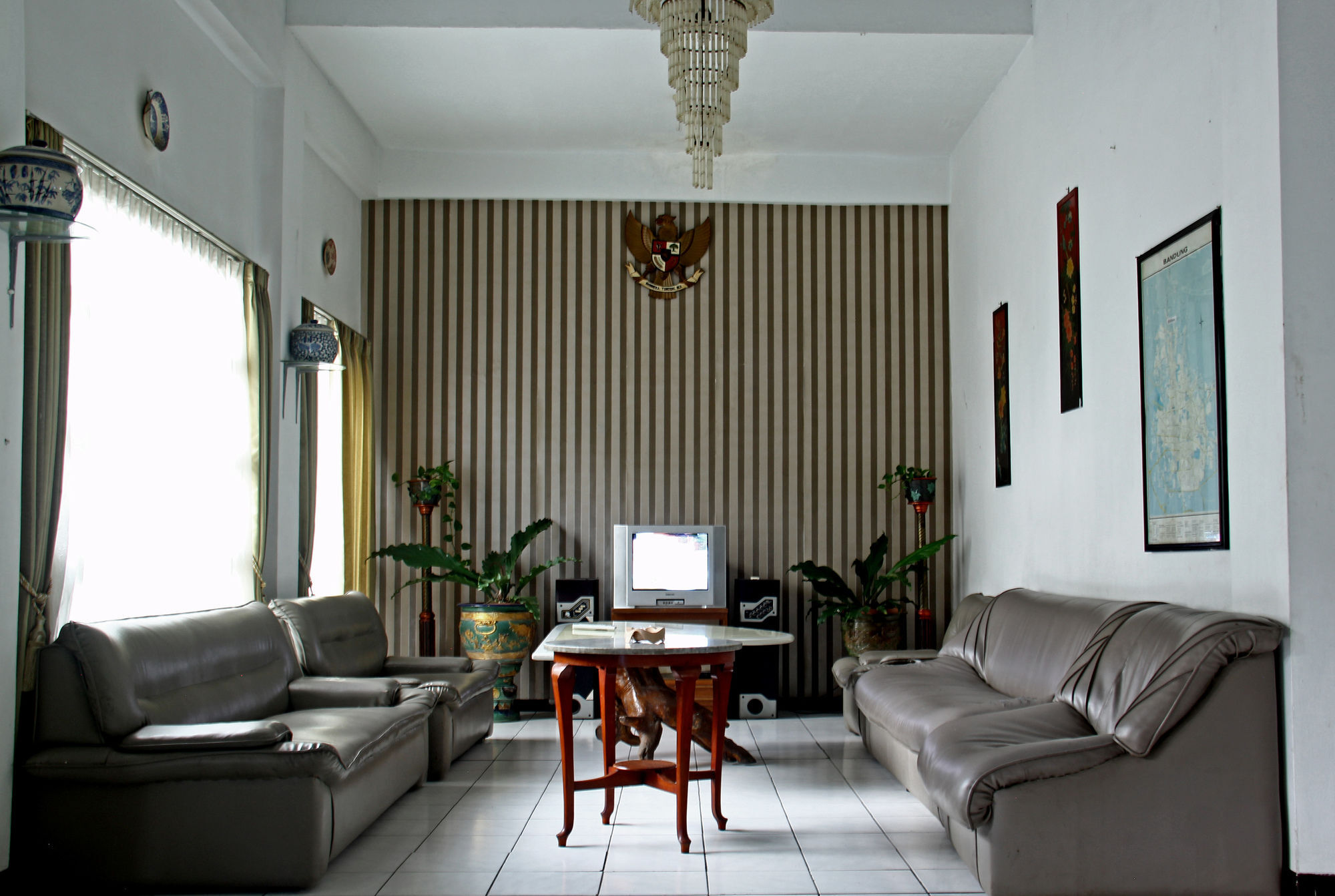 Oyo 3953 Hotel Catellya II Cipaku Bandung Eksteriør bilde
